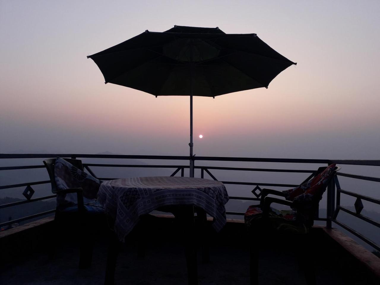 Himalayan Crown Lodge Покхара Экстерьер фото